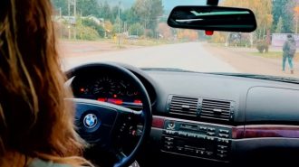 Bozulan Arabasına Yardım Eden Adama Oral Seks Yapıyor