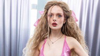 Zayıf Bedene Sahip Kızı Hipnoz Ederek Her Yerinden Becerdi